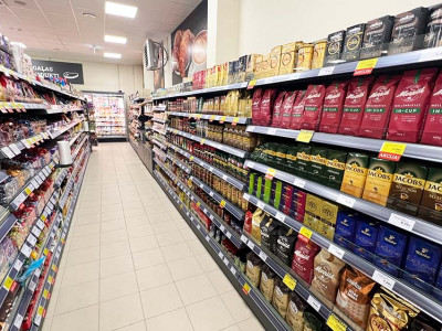 BUTIKKREYLLER - LEVERING OG MONTERING I DEN NYE BUTIKKEN I "TOPPEN" BUTIKKNETTVERK 9
